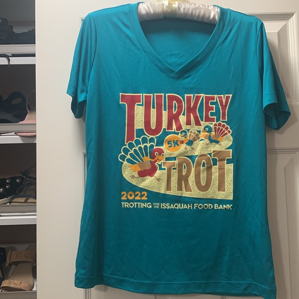 NWOT Turkey Trot Issaquah WA Tee